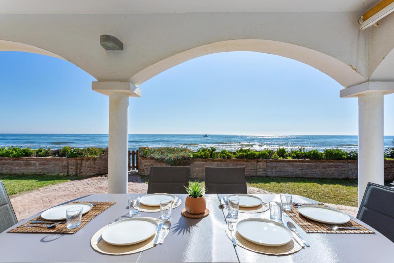 Charming Villa On The Seafront Марбелья Екстер'єр фото