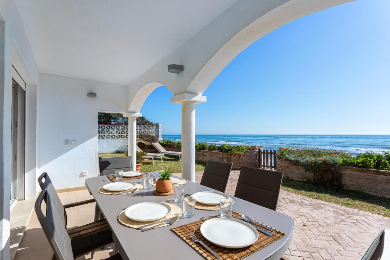 Charming Villa On The Seafront Марбелья Екстер'єр фото