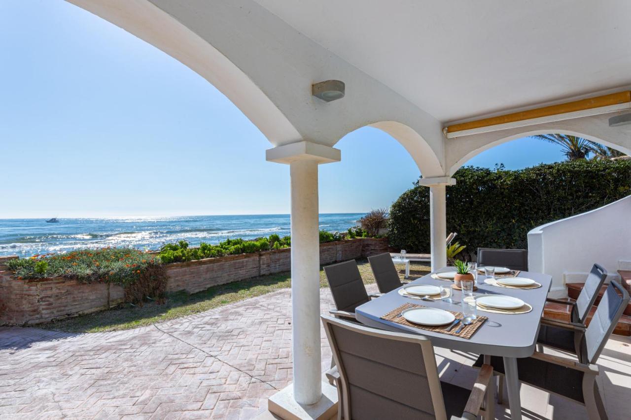 Charming Villa On The Seafront Марбелья Екстер'єр фото