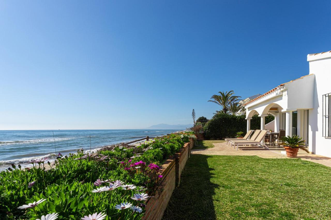 Charming Villa On The Seafront Марбелья Екстер'єр фото