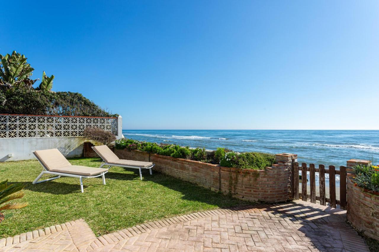 Charming Villa On The Seafront Марбелья Екстер'єр фото