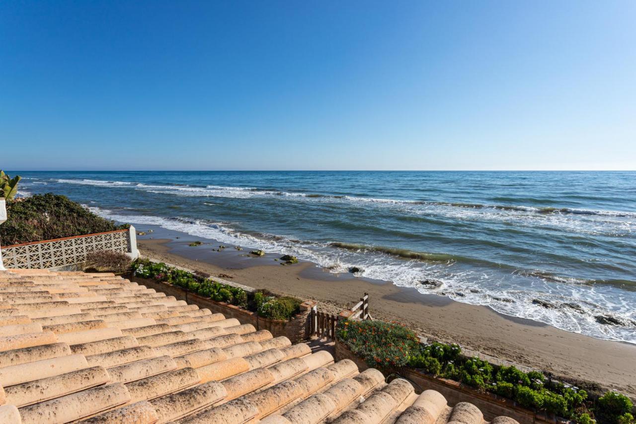 Charming Villa On The Seafront Марбелья Екстер'єр фото