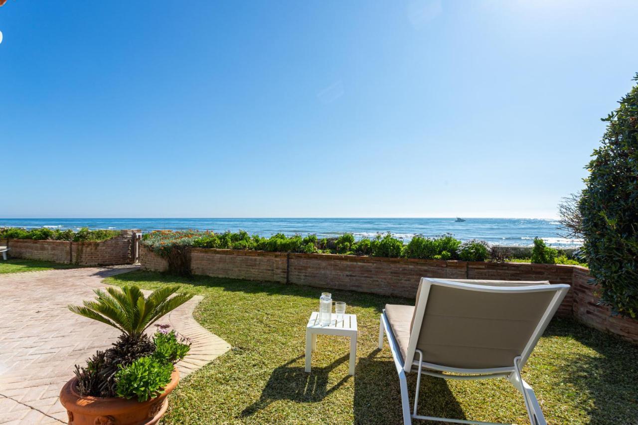 Charming Villa On The Seafront Марбелья Екстер'єр фото