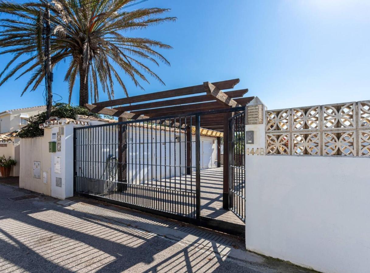 Charming Villa On The Seafront Марбелья Екстер'єр фото