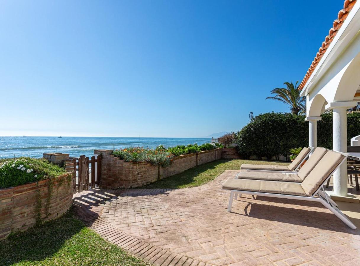 Charming Villa On The Seafront Марбелья Екстер'єр фото