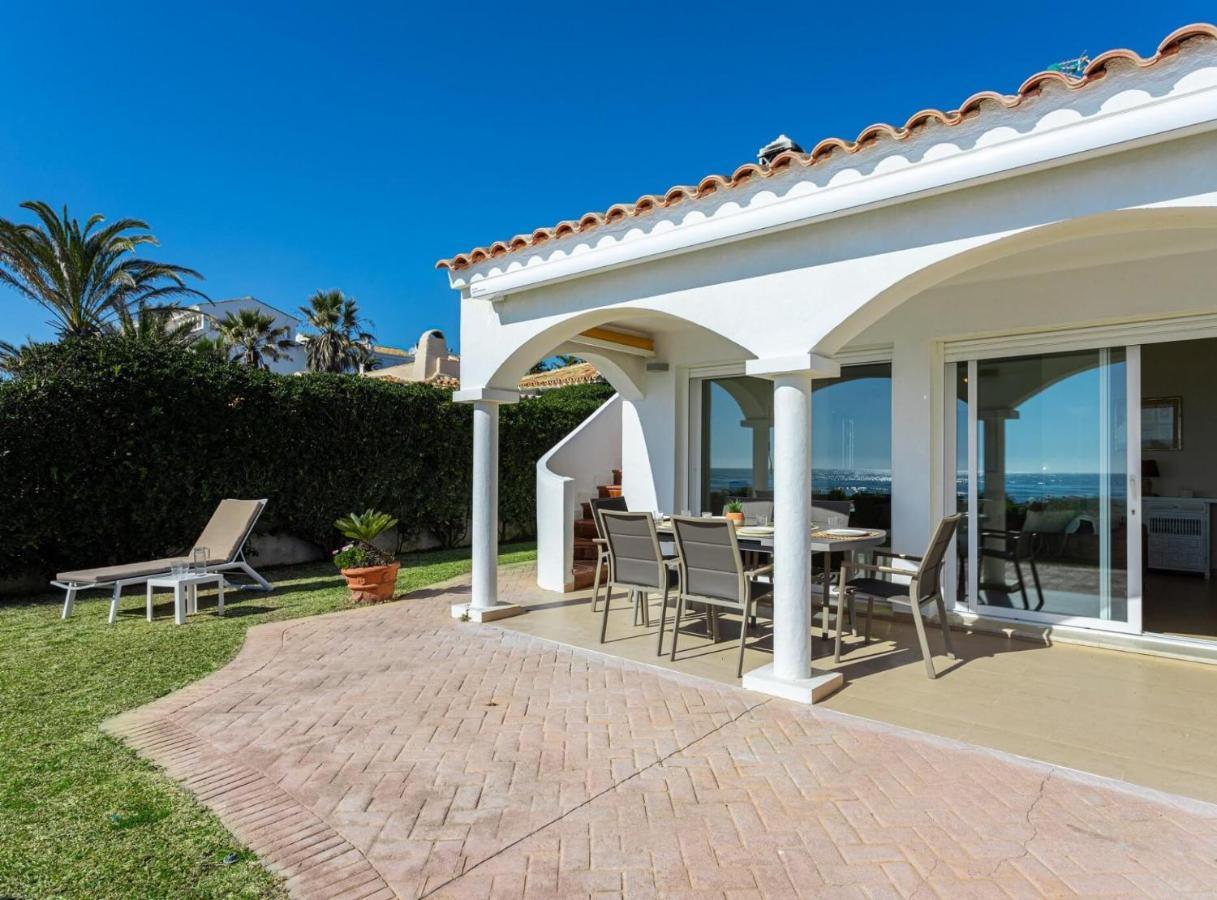 Charming Villa On The Seafront Марбелья Екстер'єр фото